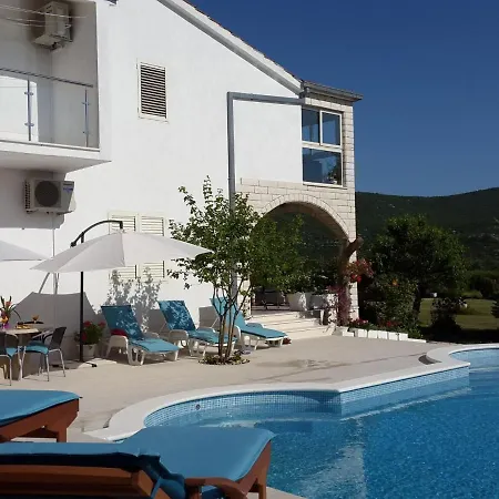 Spacious In With Pool Villa