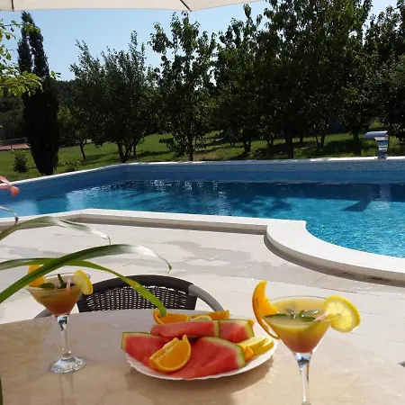 Spacious In With Pool Villa *
