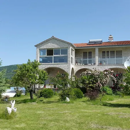 Villa Spacious In With Pool Neoric